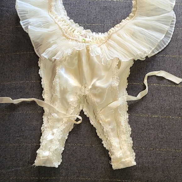 VTG Women's Crotchless Panties Cream Colored Lace + Silk Feeling Sz OSFA - Picture 8 of 9